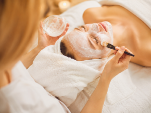 Gelaatsbehandeling in Heusden-Zolder bij Wellux Beauty